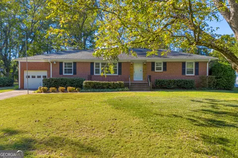 268 Smith St, Hartwell, GA 30643