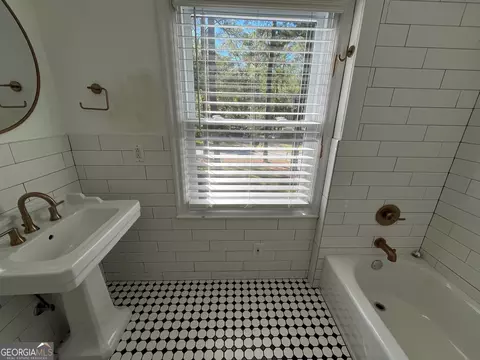 Bath - 729 Ridgecrest Rd, Lagrange, GA 30240 photo 7 of 8