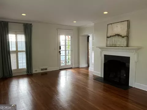 Living - 729 Ridgecrest Rd, Lagrange, GA 30240 photo 2 of 9