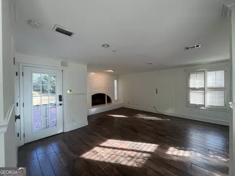 Living - 729 Ridgecrest Rd, Lagrange, GA 30240 photo 7 of 9