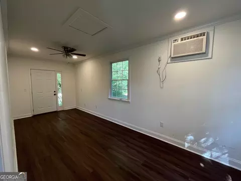 Living - 729 Ridgecrest Rd, Lagrange, GA 30240 photo 1 of 9