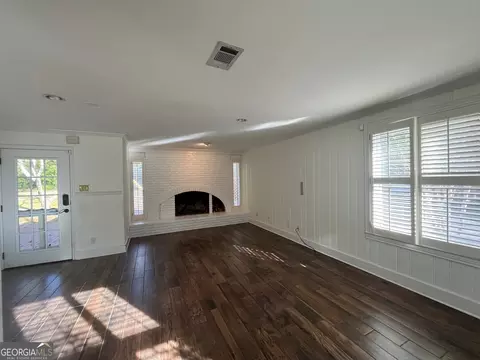 Living - 729 Ridgecrest Rd, Lagrange, GA 30240 photo 8 of 9