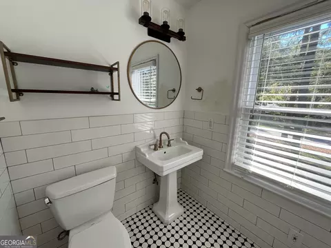 Bath - 729 Ridgecrest Rd, Lagrange, GA 30240 photo 6 of 8