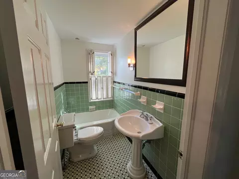 Bath - 729 Ridgecrest Rd, Lagrange, GA 30240 photo 1 of 8