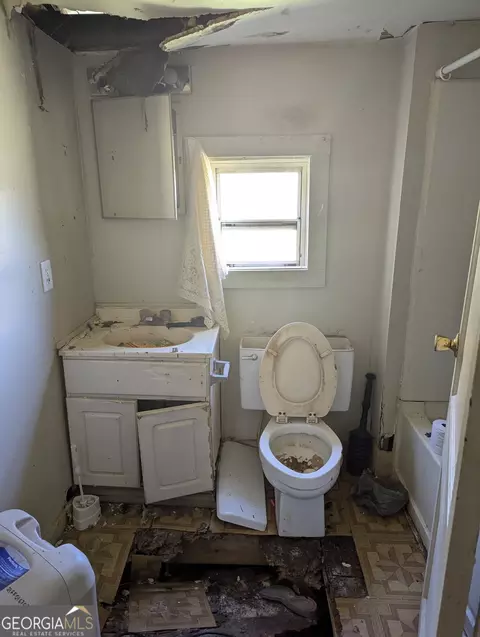Bath - 38 Stark St, Commerce, GA 30529 photo 1 of 1
