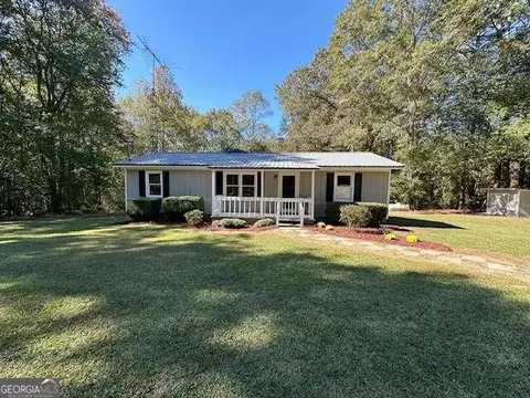 679 Coles Lake Rd, Carrollton, GA 30117