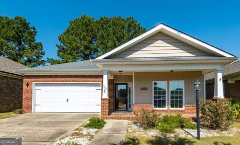 204 Cottage Cir, Byron, GA 31008