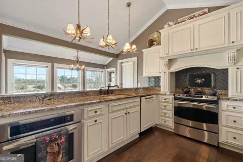 Kitchen - 106 Willis Rewis Rd, Collins, GA 30421 photo 3 of 3