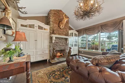 Living - 106 Willis Rewis Rd, Collins, GA 30421 photo 2 of 2