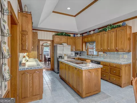 Kitchen - 655 Mcdonough Rd, Hampton, GA 30228 photo 2 of 5