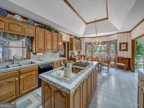 Kitchen - 655 Mcdonough Rd, Hampton, GA 30228 photo 4 of 5