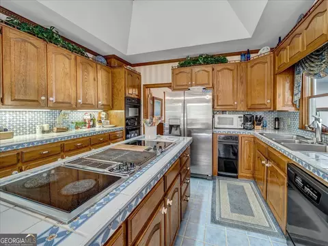 Kitchen - 655 Mcdonough Rd, Hampton, GA 30228 photo 3 of 5