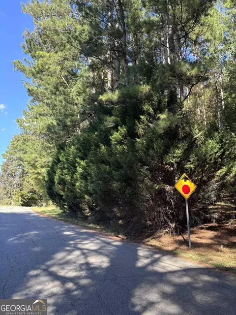 106 Pinecrest Dr, Greensboro, GA 30642