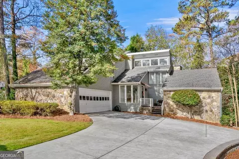 5010 Roxburgh Dr, Roswell, GA 30076