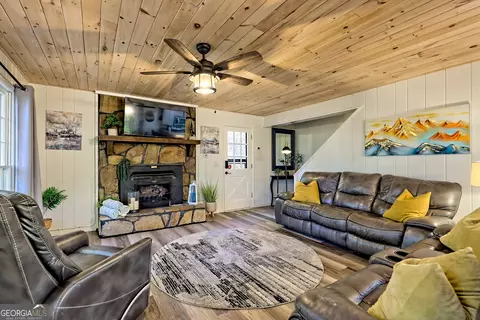 Living - 252 Thunderhead Ln, Dillard, GA 30537 photo 2 of 5