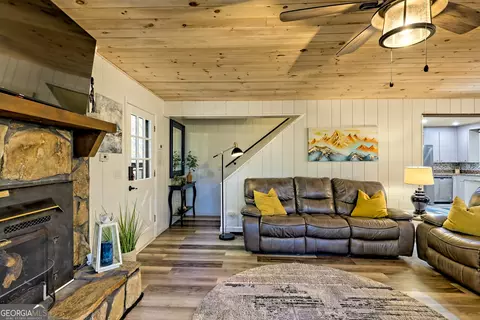 Living - 252 Thunderhead Ln, Dillard, GA 30537 photo 5 of 5