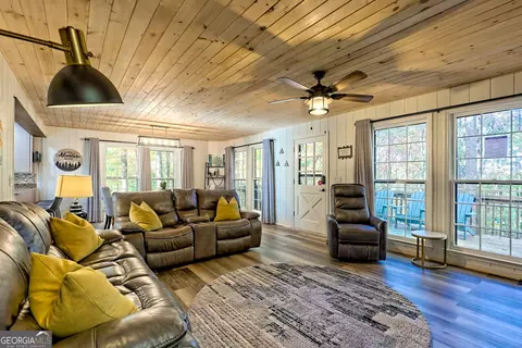 Living - 252 Thunderhead Ln, Dillard, GA 30537 photo 3 of 5