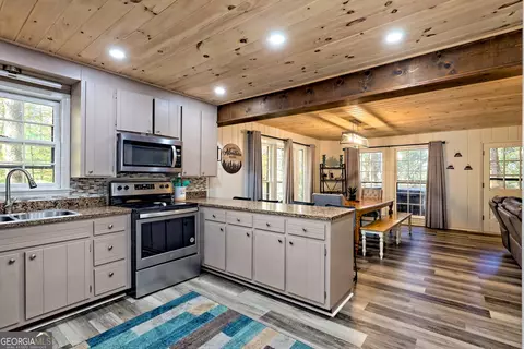 Kitchen - 252 Thunderhead Ln, Dillard, GA 30537 photo 4 of 5