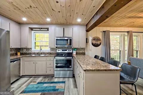 Kitchen - 252 Thunderhead Ln, Dillard, GA 30537 photo 3 of 5