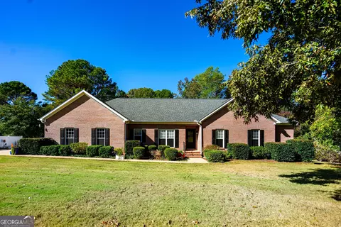 105 Planters Ridge Dr, Lagrange, GA 30240