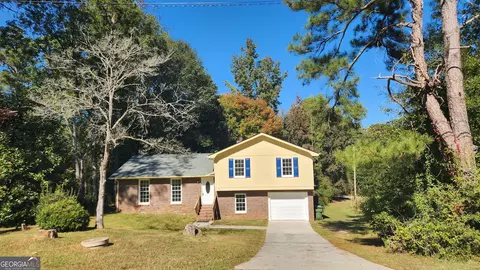 102 Robinhood Dr, Newnan, GA 30263
