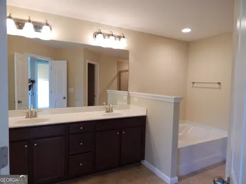 Bath - 3328 Twinrose Pl, Milton, GA 30004 photo 1 of 5
