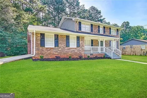 382 Barbashela Dr, Stone Mountain, GA 30088