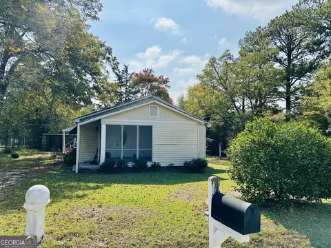 415 SE Walnut Dr SE, Social Circle, GA 30025