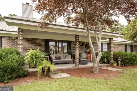 323 Pinehurst Dr, Blackshear, GA 31516