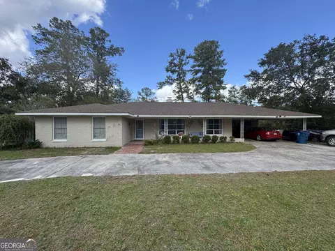 2042 Conway Dr, Waycross, GA 31503