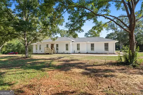 1067 E Lake Rd, Mcdonough, GA 30252