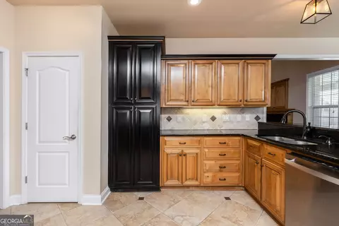Kitchen - 505 Arbor Ln, Centerville, GA 31028 photo 4 of 8
