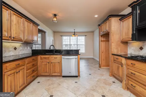 Kitchen - 505 Arbor Ln, Centerville, GA 31028 photo 6 of 8