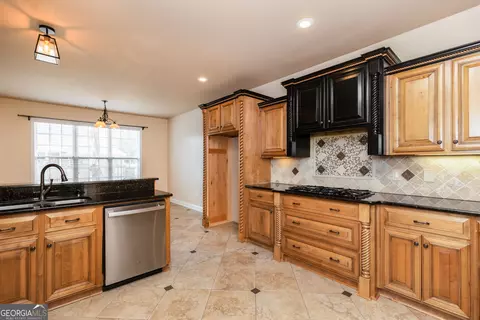 Kitchen - 505 Arbor Ln, Centerville, GA 31028 photo 7 of 8