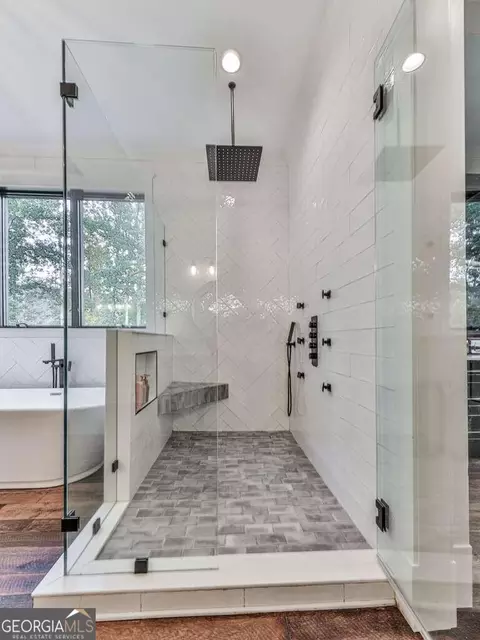 Bath - 7919 E Cherokee Dr, Canton, GA 30115 photo 4 of 9