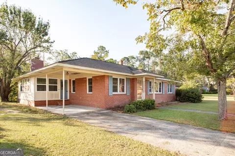 2018 Tebeau St, Waycross, GA 31501