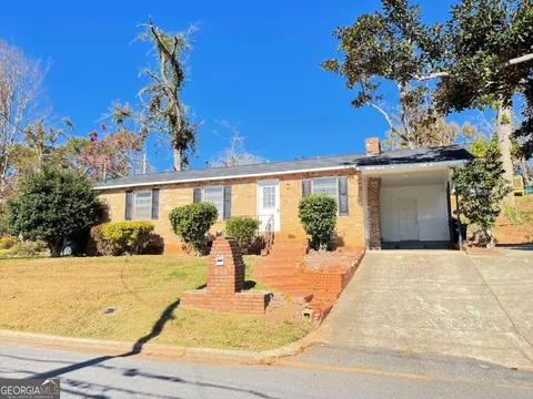 52 Savannah St, Newnan, GA 30263