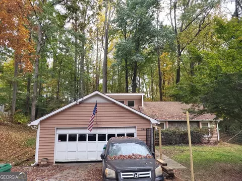 5404 Oliver Ct NW, Lilburn, GA 30047