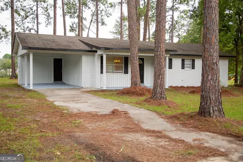 266 Lakeview Dr, Baxley, GA 31513