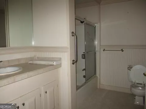Bath - 251 Pine St, Madison, GA 30650 photo 1 of 1