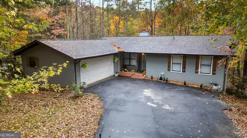 670 Sweetwater Dr, Clarkesville, GA 30523