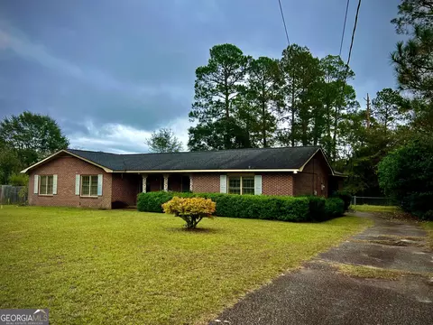 303 Pinehurst Dr, Dublin, GA 31021 photo 2