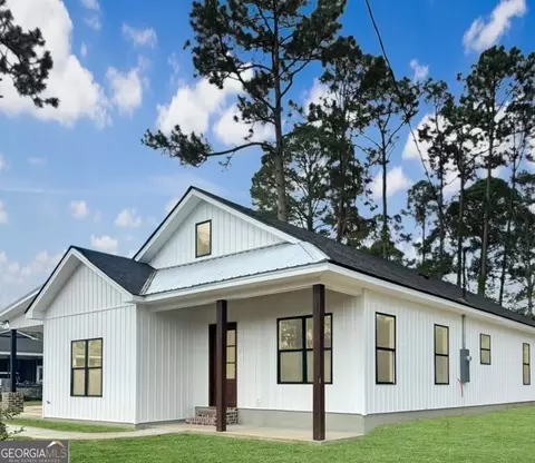 203 New Dr, Claxton, GA 30417