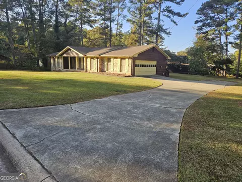 1015 Strawberry Ln, Ellenwood, GA 30294