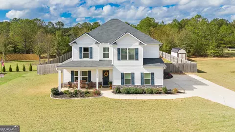 Exterior - 233 Dixon Cir, Williamson, GA 30292 photo 2 of 8