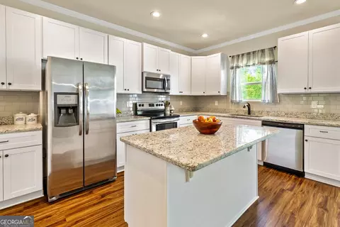 Kitchen - 233 Dixon Cir, Williamson, GA 30292 photo 1 of 2