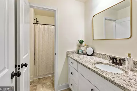 Bath - 233 Dixon Cir, Williamson, GA 30292 photo 4 of 4