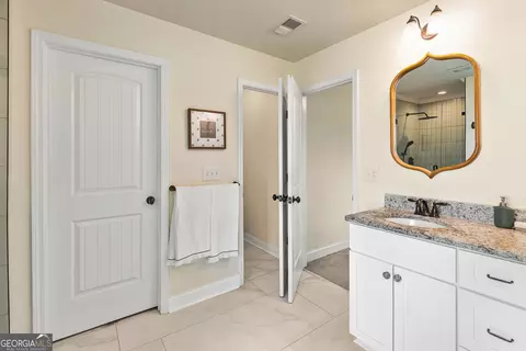 Bath - 233 Dixon Cir, Williamson, GA 30292 photo 3 of 4
