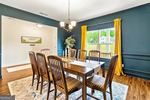 Dining - 233 Dixon Cir, Williamson, GA 30292 photo 1 of 4