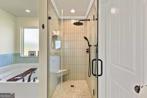 Bath - 233 Dixon Cir, Williamson, GA 30292 photo 2 of 4